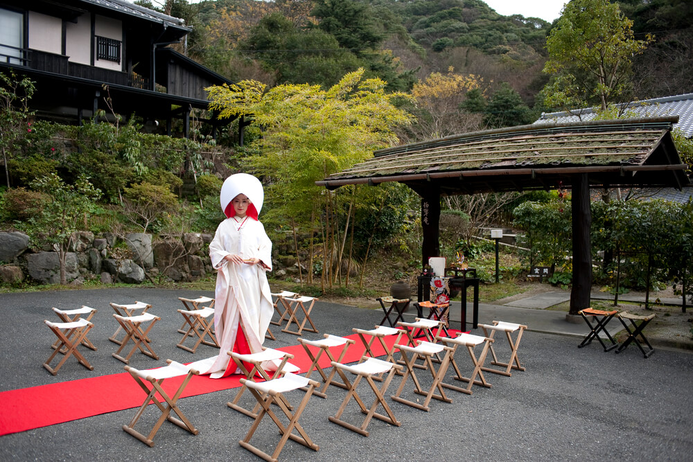 料亭は、古くから日本の婚礼の場所として使われてきました。そんな料亭もコーディネート次第で、新しい和婚の会場として人気が出てきています。